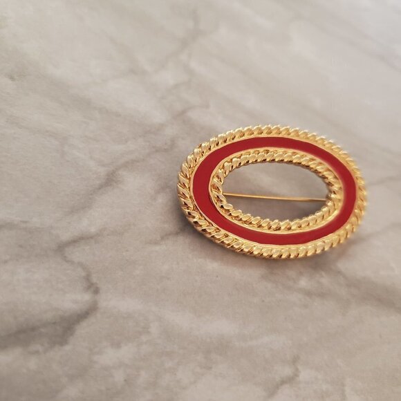 💖 Vintage 1980s 80s Monet Red Enamel Gold Classic Brooch Pin 💖 - Picture 2 of 5